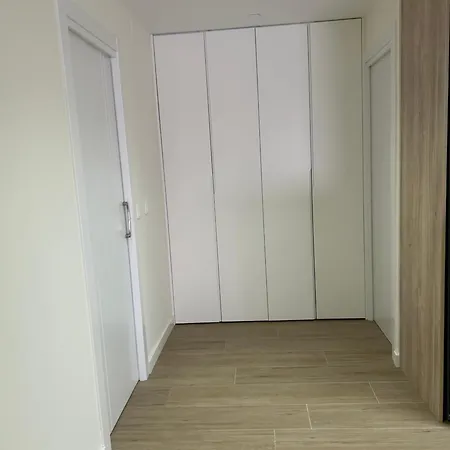 Lorenzo شقة *